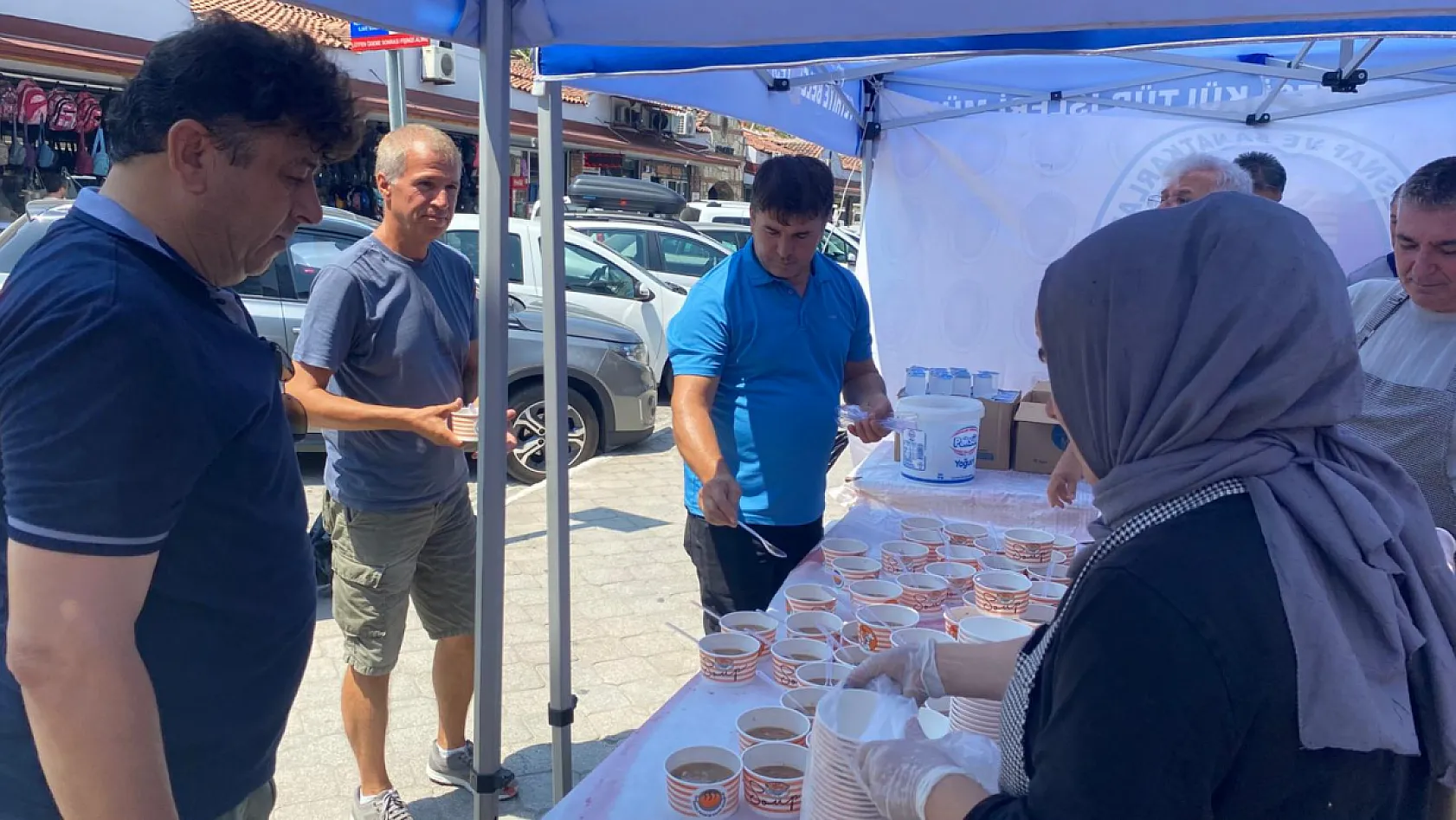Fethiye Esnaf ve Sanatkârlar Odası, Çarşı'da Aşure Etkinliği Düzenledi