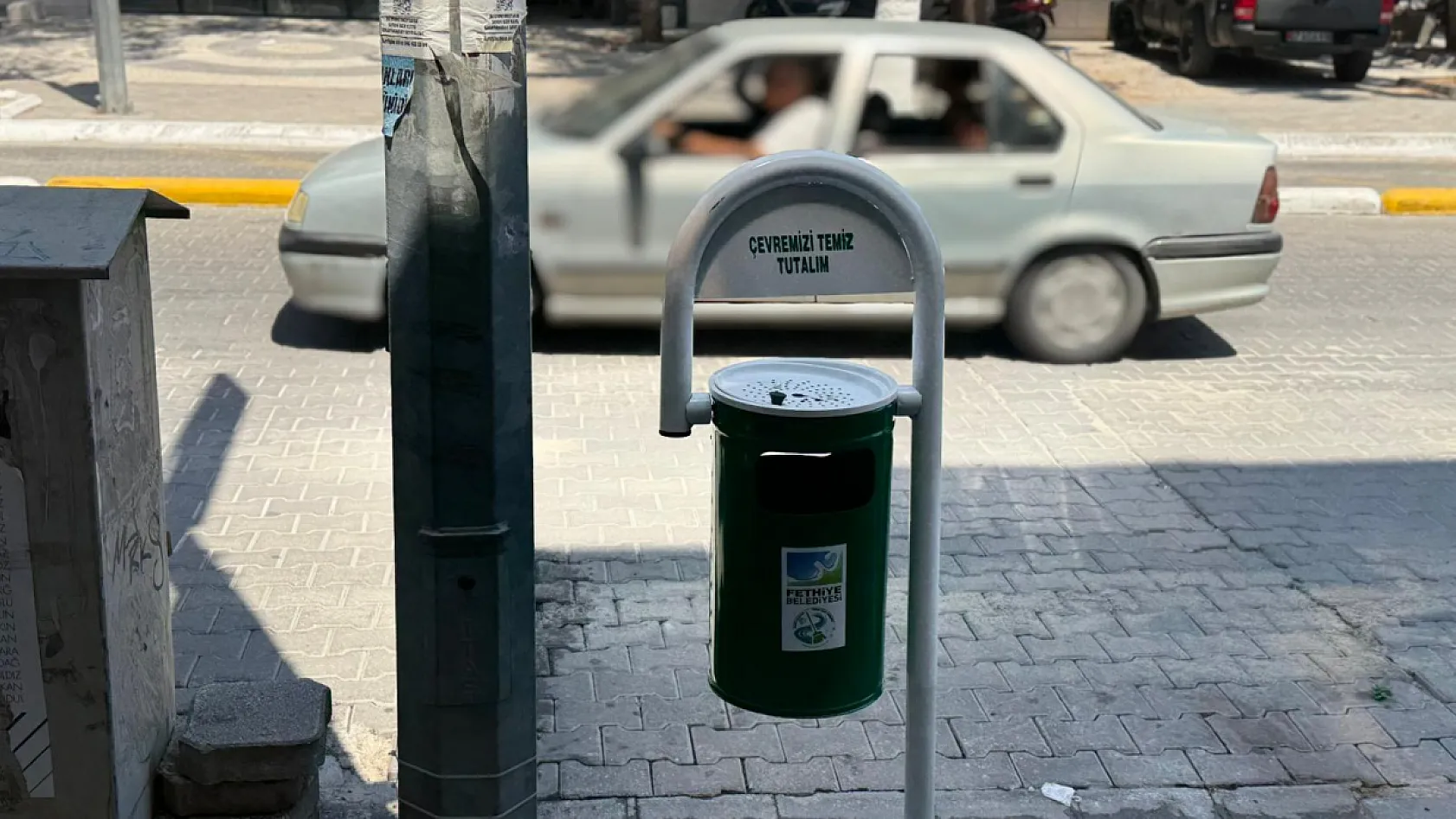 Fethiye Belediyesi, Çarşı'ya Yeni Çöp Kovaları Yerleştirdi