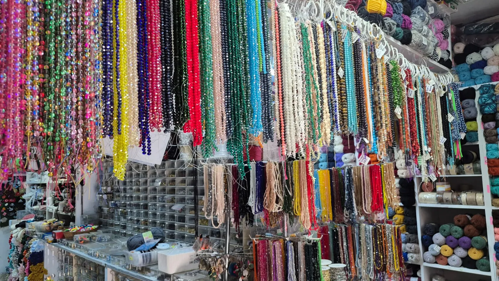 Fethiye'de El Yapımı Çanta ve Boncuk Satışlarında Yeni Sezon Heyecanı