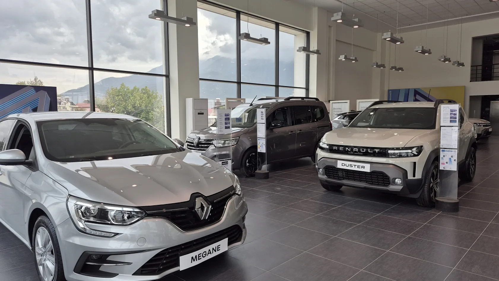 Kutay Motorlu Araçlar Renault'un Muğla'daki gücünü Fethiye Çamköy'deki yeni tesisiyle pekiştirdi