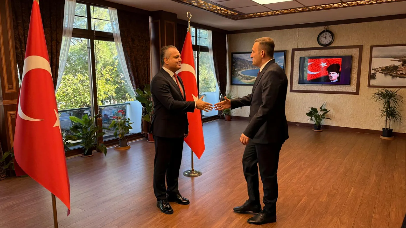 Fethiye Kaymakamı Fatih Akkaya makamında tebrikleri kabul etti