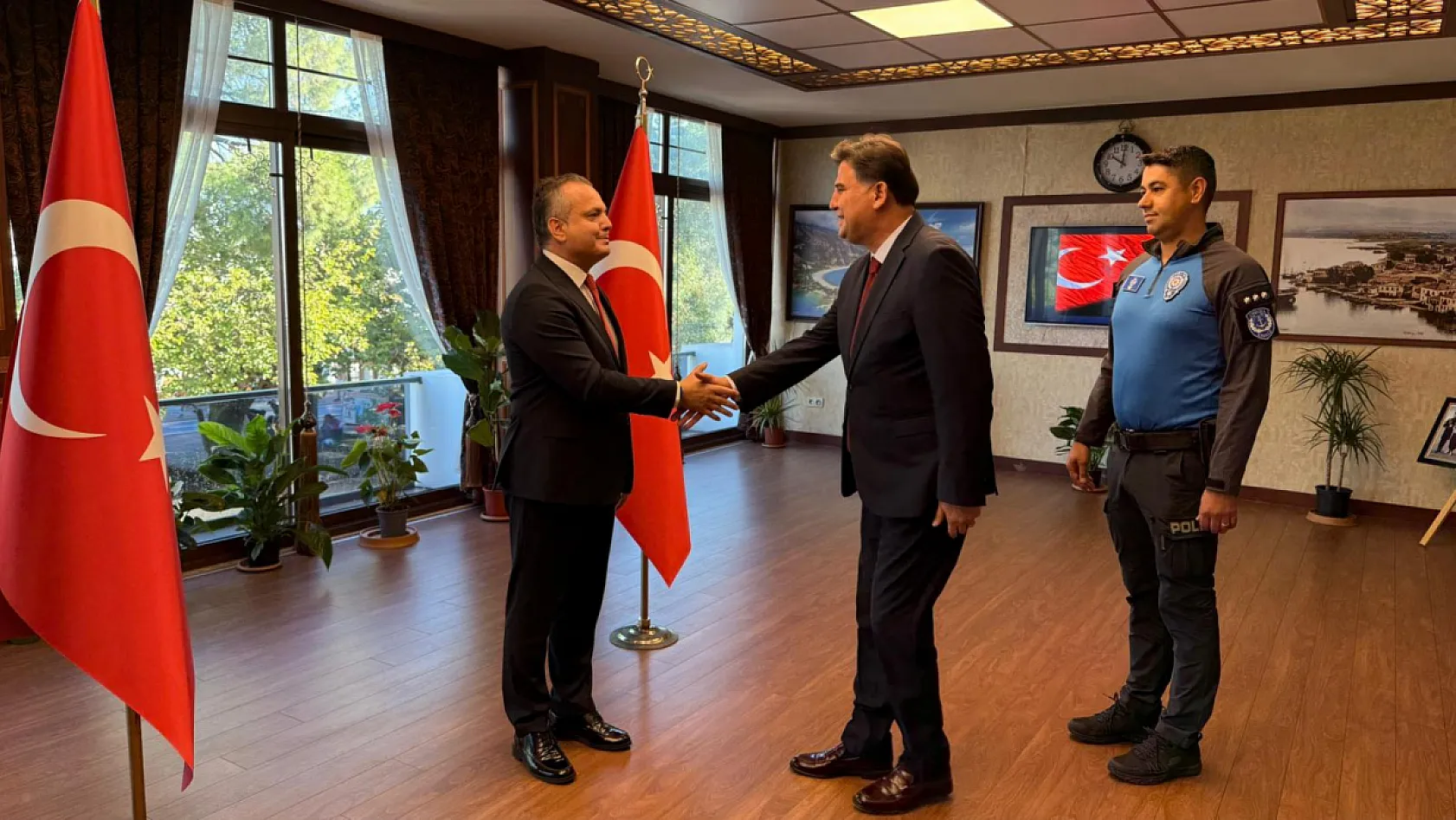 Fethiye Kaymakamı Fatih Akkaya makamında tebrikleri kabul etti