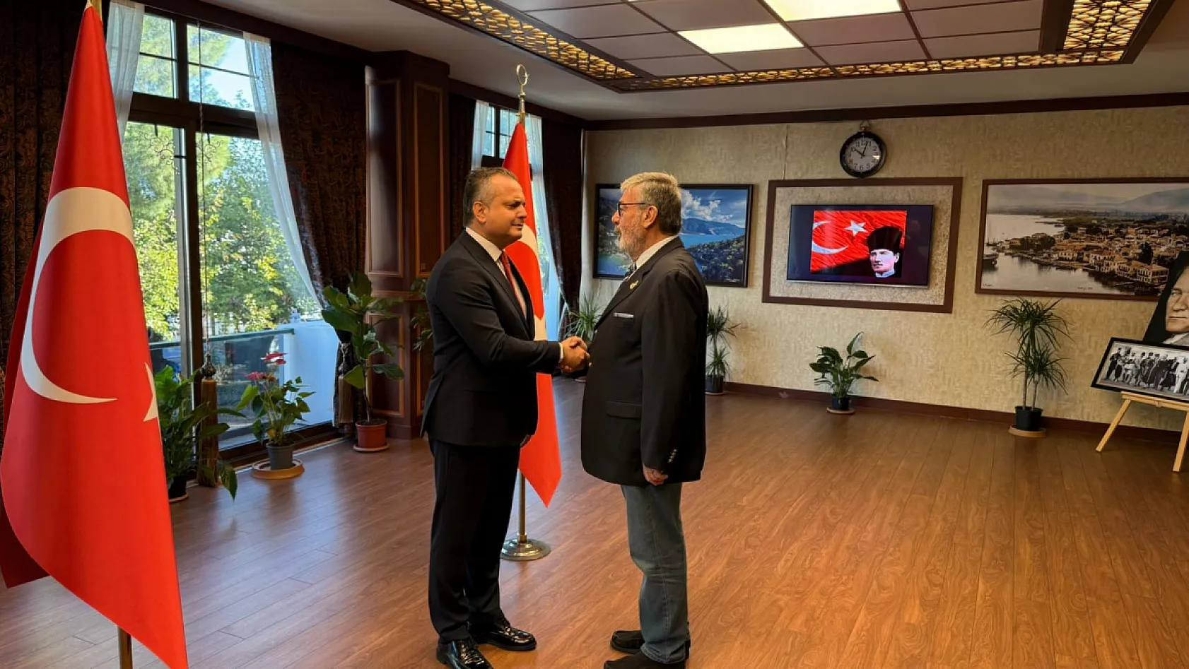 Fethiye Kaymakamı Fatih Akkaya makamında tebrikleri kabul etti