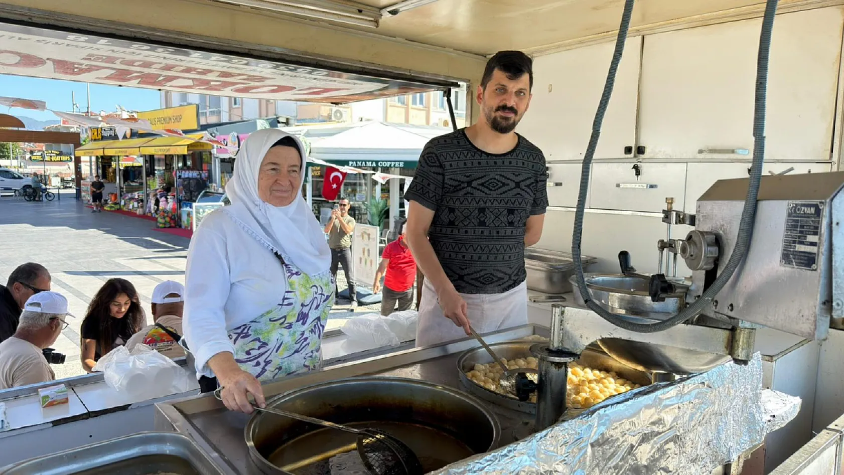 Çalış-Der'den Cumhuriyet Bayramı'na lokma ikramı