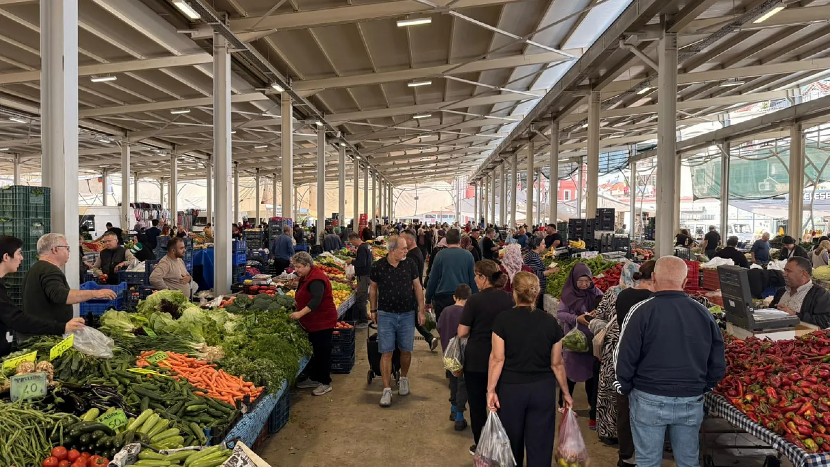 Fethiye'de güzel hava da pazarı canlandıramadı: Alışveriş durgun