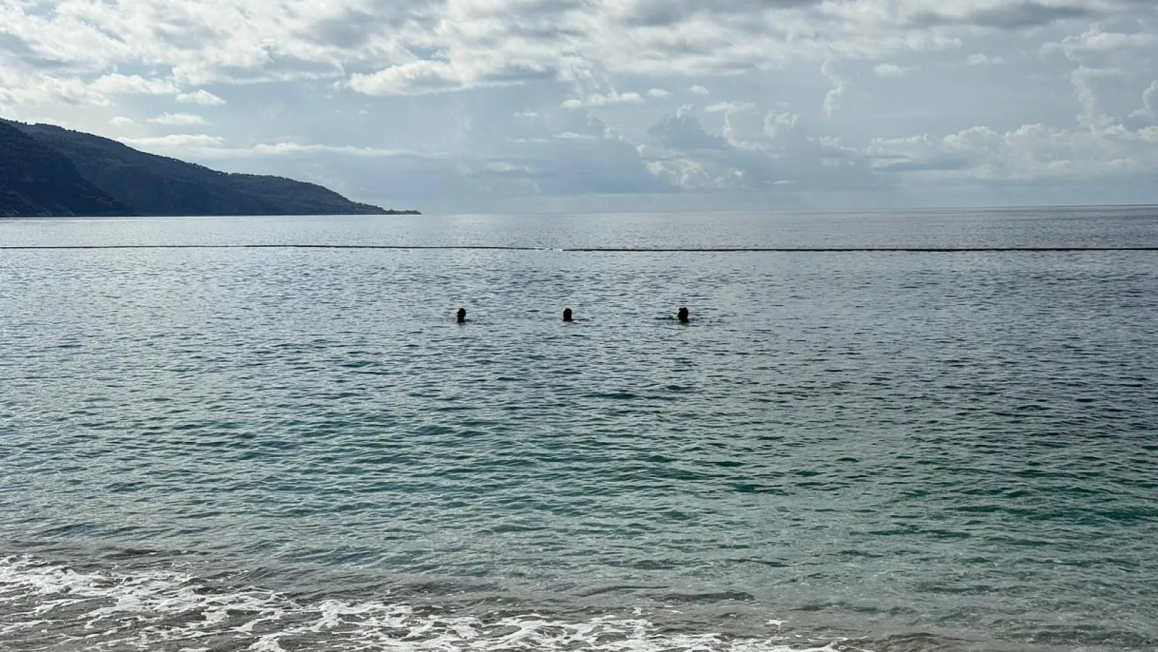 Fethiye'de yaz bitmedi: Kasım güneşi sahilleri doldurdu