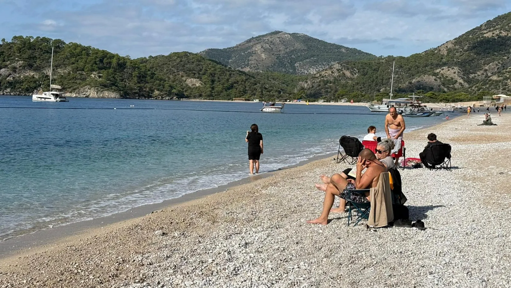 Fethiye'de yaz bitmedi: Kasım güneşi sahilleri doldurdu