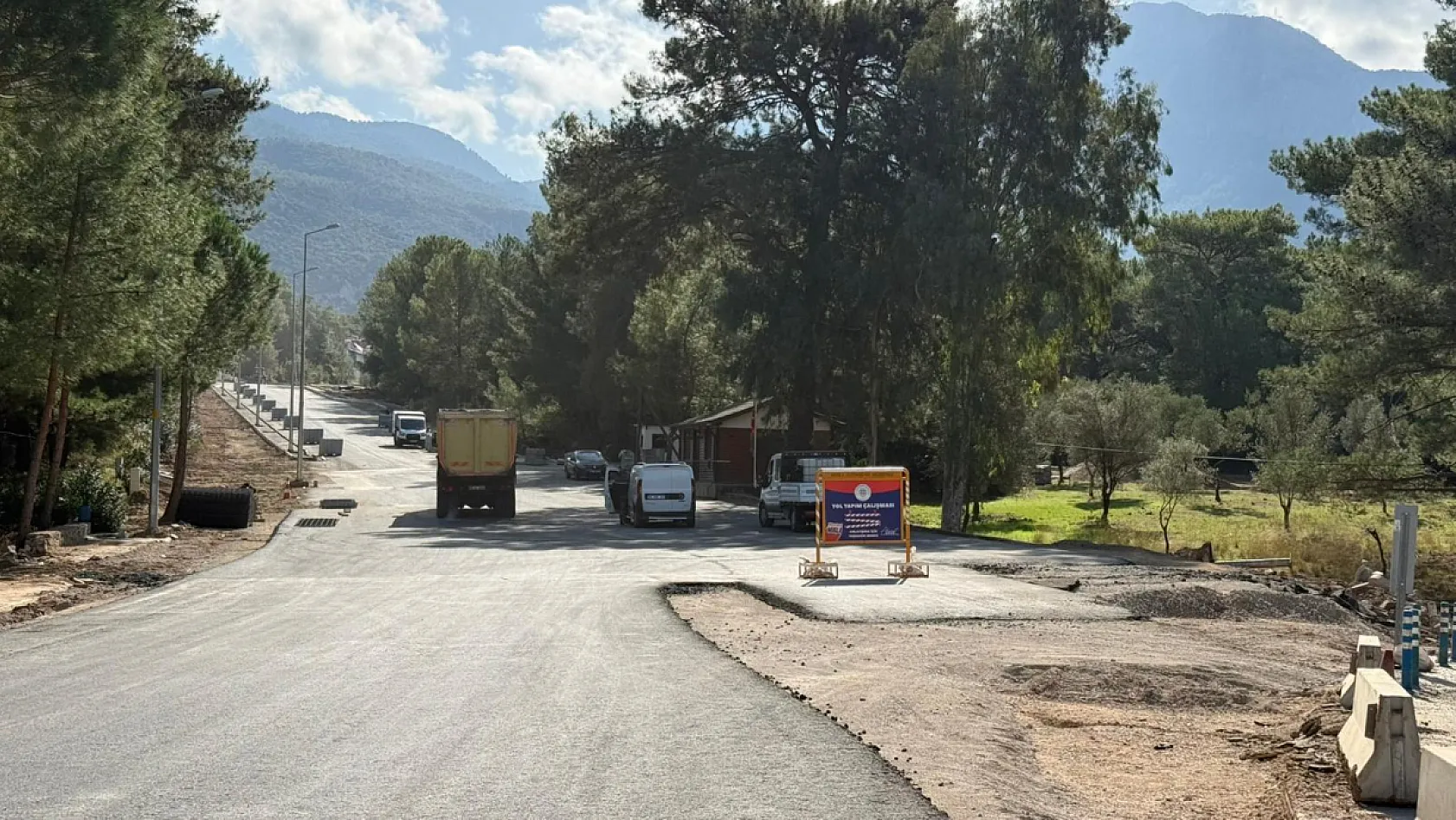 Fethiye-Ölüdeniz yolunda çalışmalar sürüyor: Trafik alternatif güzergâhtan sağlanıyor
