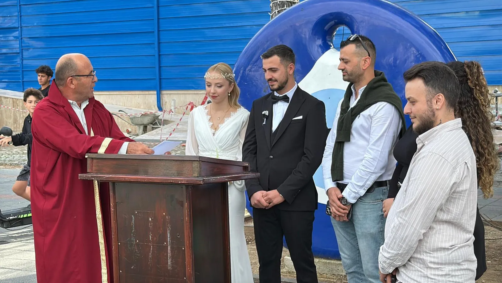 Fethiye'de 11.11 çılgınlığı:10 nikah kıyıldı
