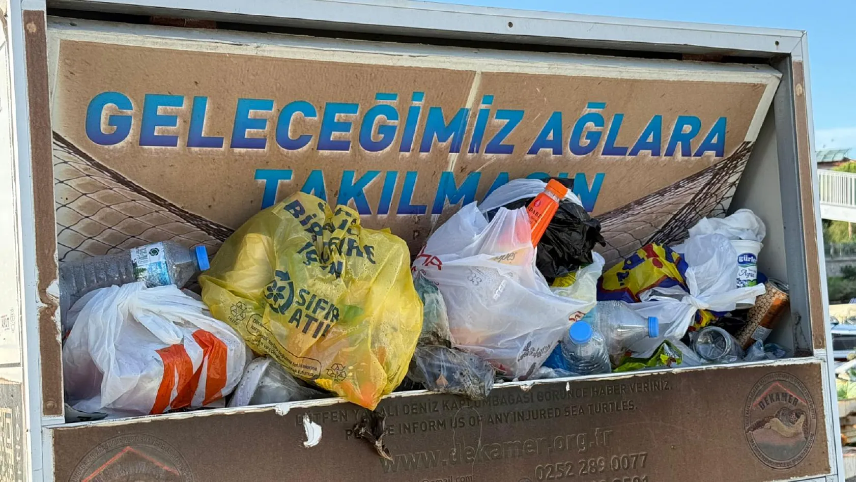 Fethiye Çalış Plajı'nda Hayalet Ağ Kutusu Çöple Doldu