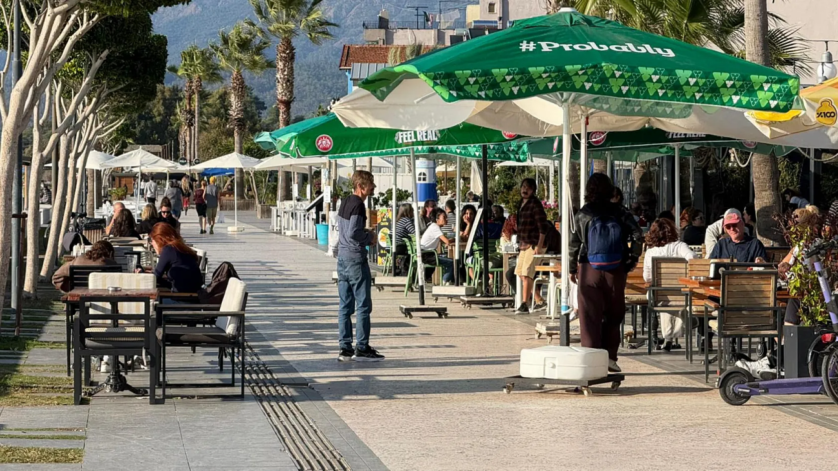 Fethiye'de Çalış Sahili'nde kış dönemi masa-sandalye izni başladı