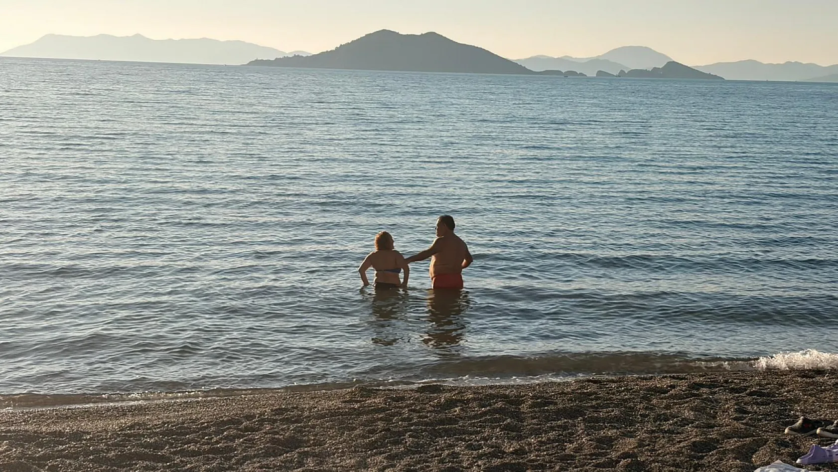 Fethiye Çalış Plajı'nda deniz keyfi devam ediyor
