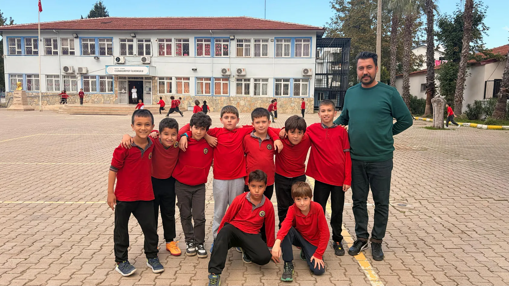 Fethiye'de öğrenciler ilk ara tatilin ardından dersbaşı yaptı