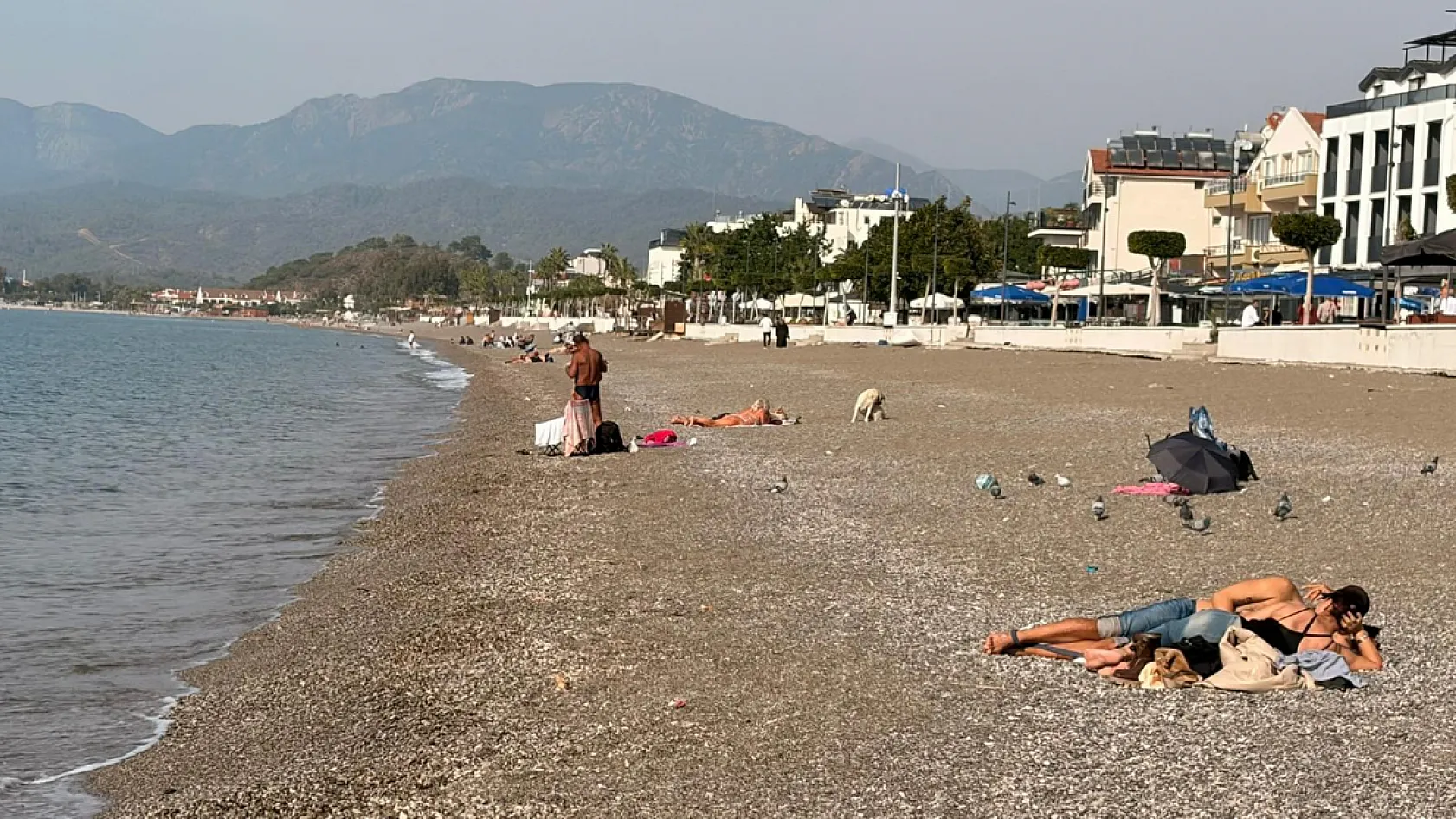 Fethiye'de sıcak havayı Çalış Plajı'nda değerlendirdiler