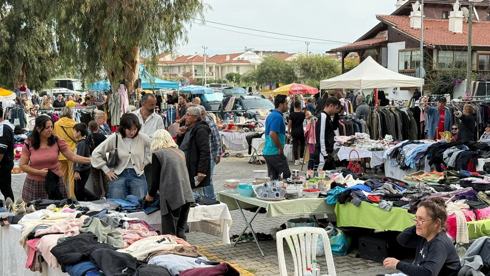 Fethiye'de Çalış ikinci el pazarı bir hafta erken açıldı