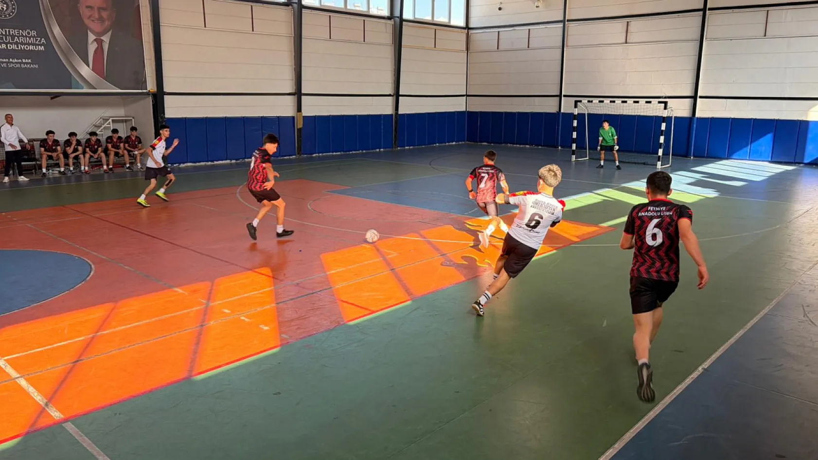 Fethiye'de okul sporlarına büyük ilgi: Futsal Turnuvasında 18 okul mücadele ediyor