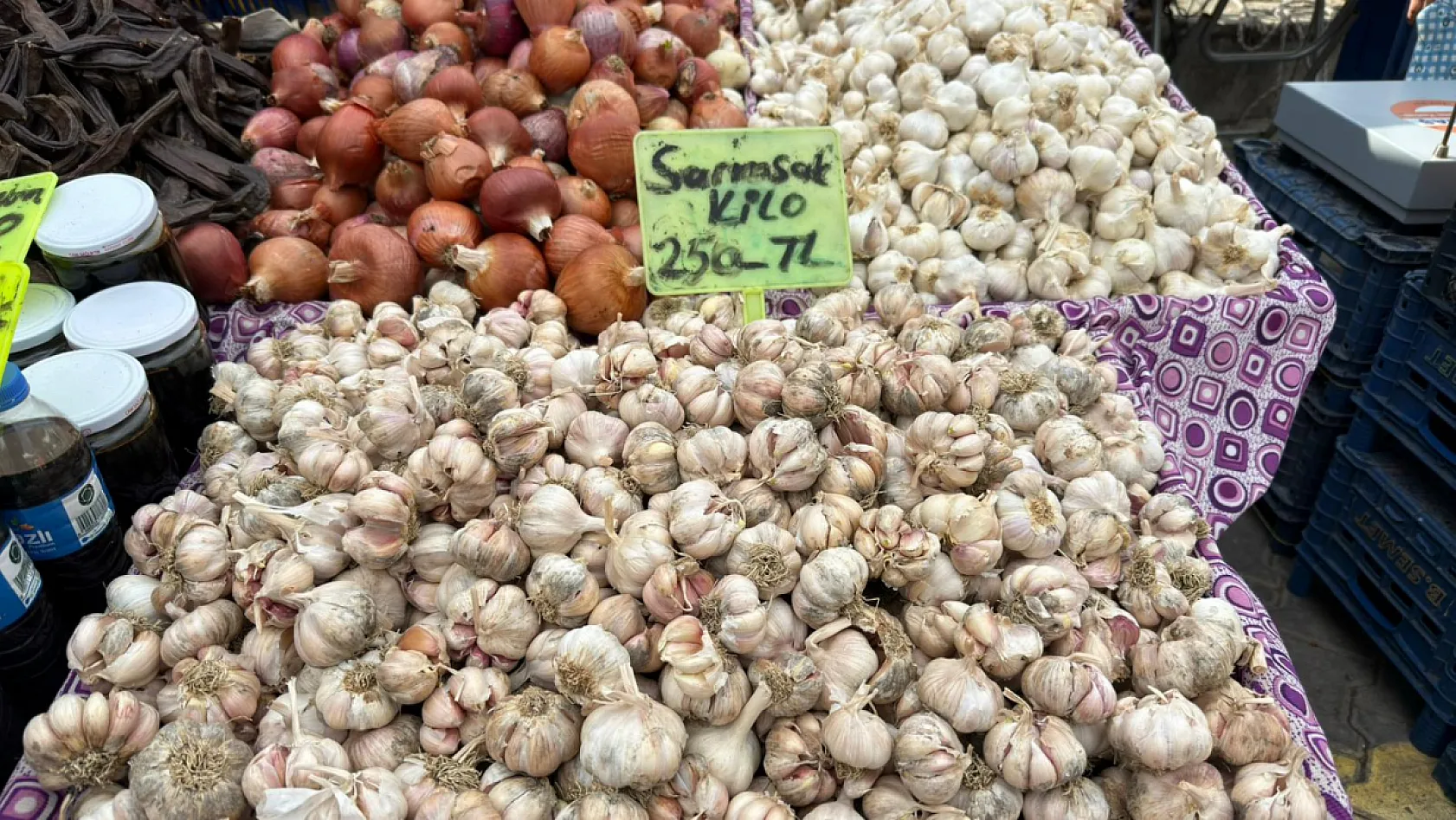Fethiye Cuma Pazarı'nda sarımsak fiyatı rekor kırdı