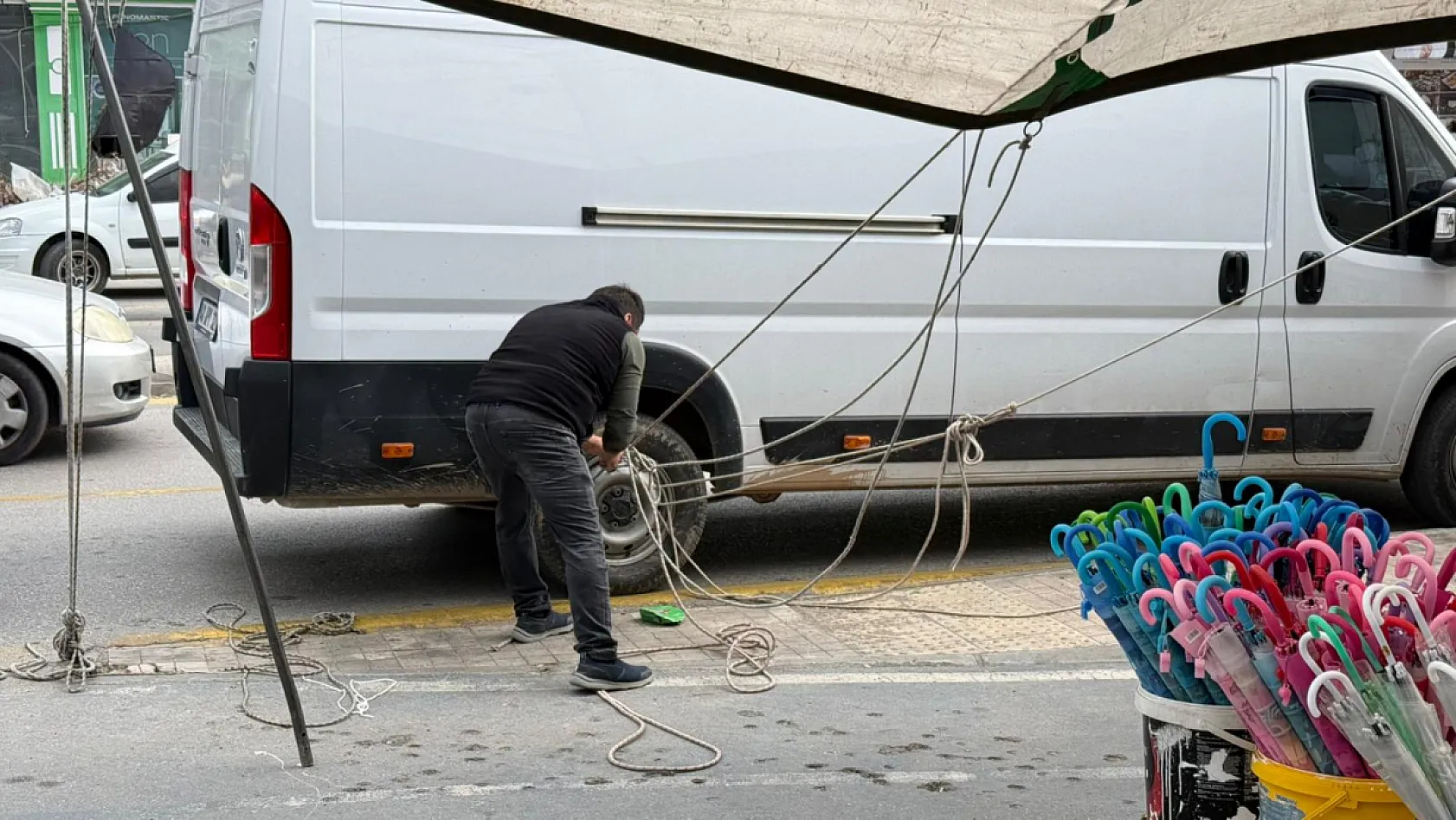 Fethiye Cumartesi Pazarı sert rüzgar ve soğuk havaya rağmen kuruldu