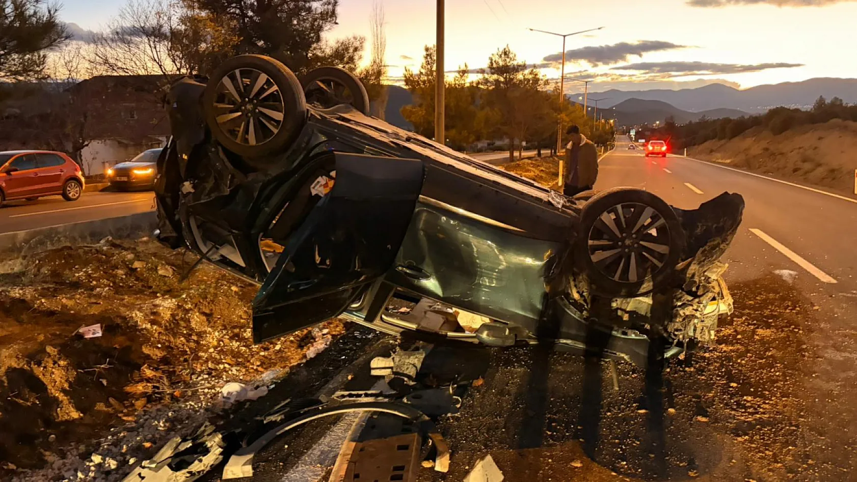 Burdur'dan Denizli Çivril'e Gelişte Araç Takla Attı: 2 Yaralı