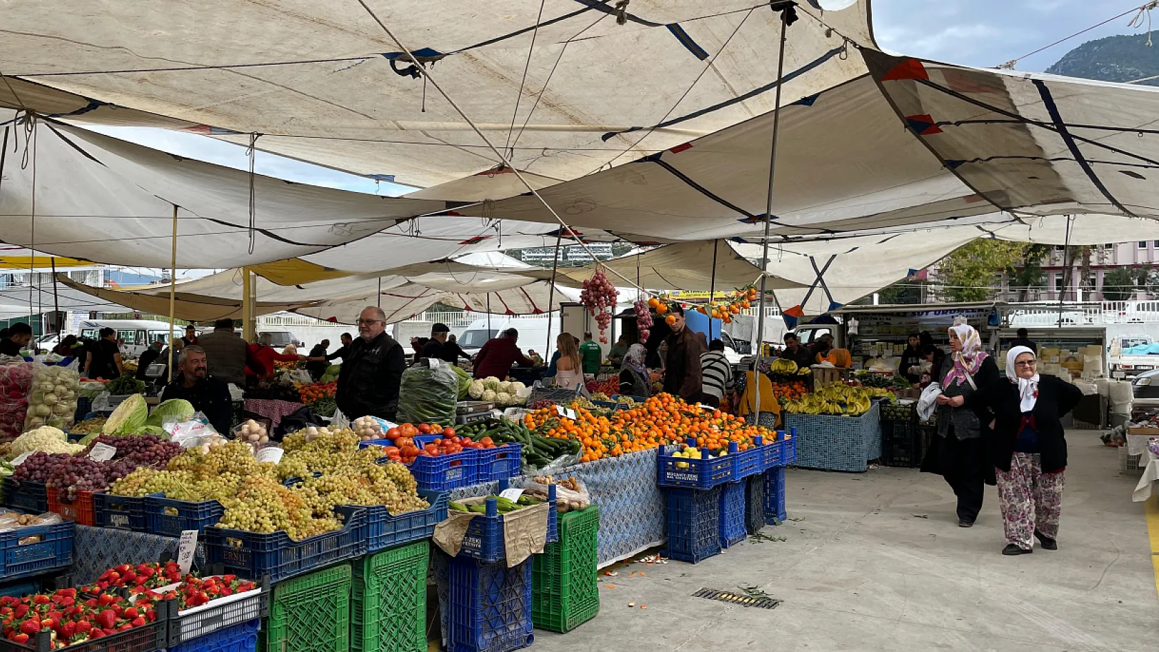 Fethiye'de Perşembe Pazarı'nda güncel fiyatlar