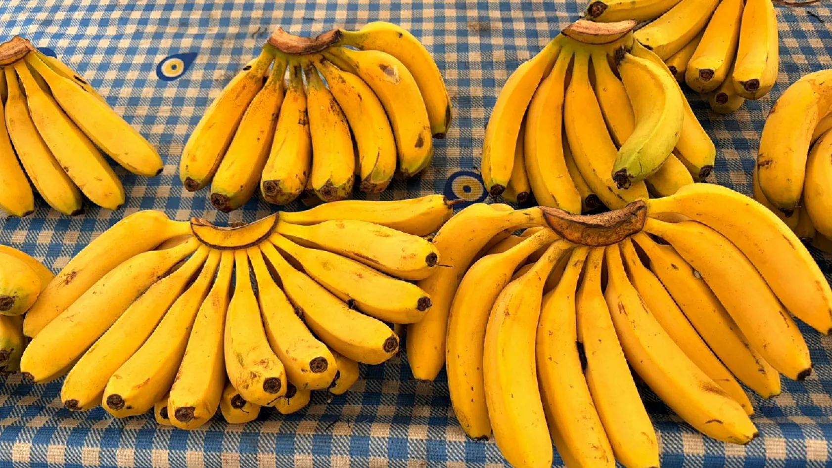 Yağmura rağmen Fethiye Cuma Pazarı hareketli geçti