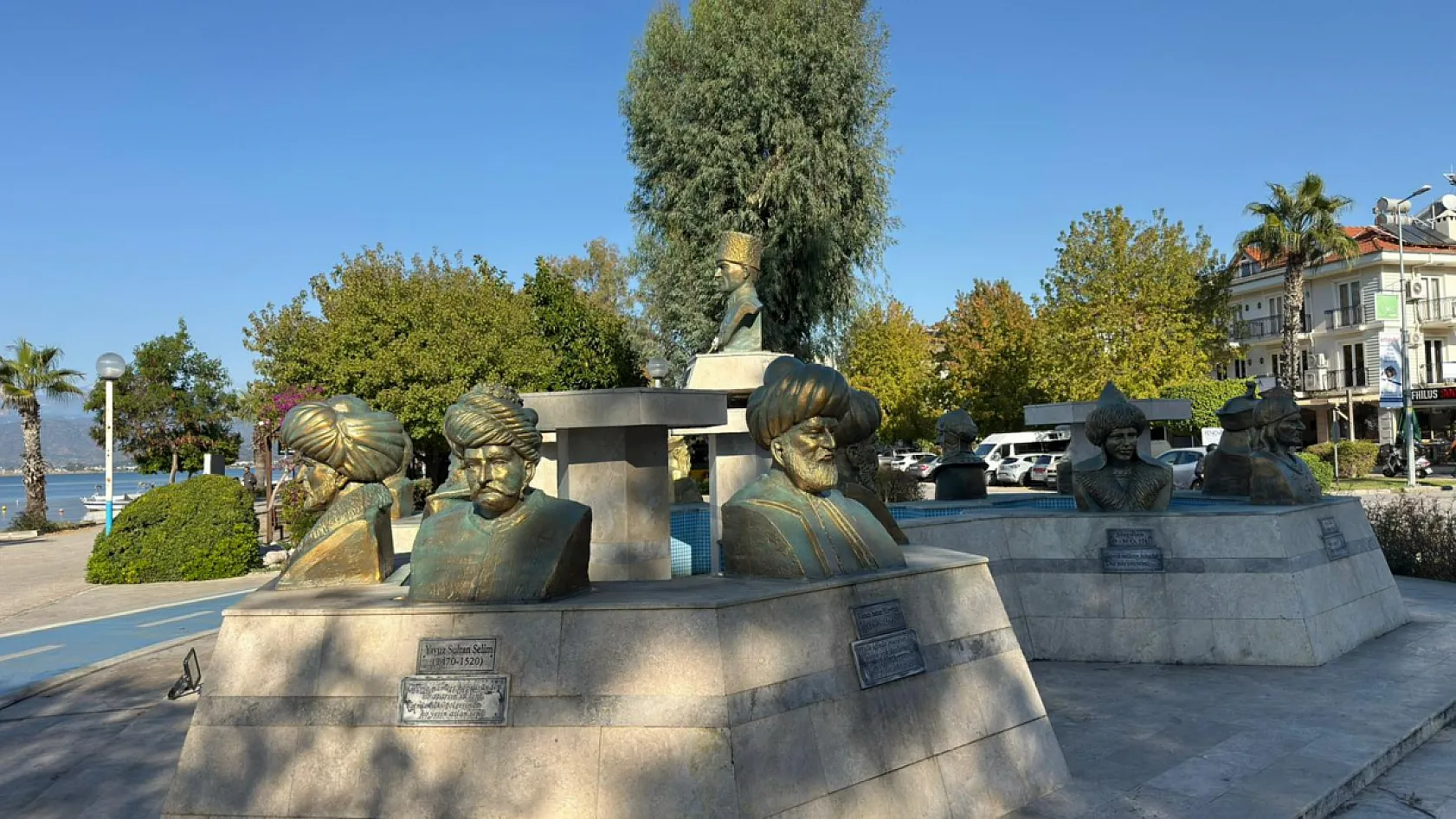 Fethiye Belediyesi Türk Büyükleri Büstleri'ni yeniledi