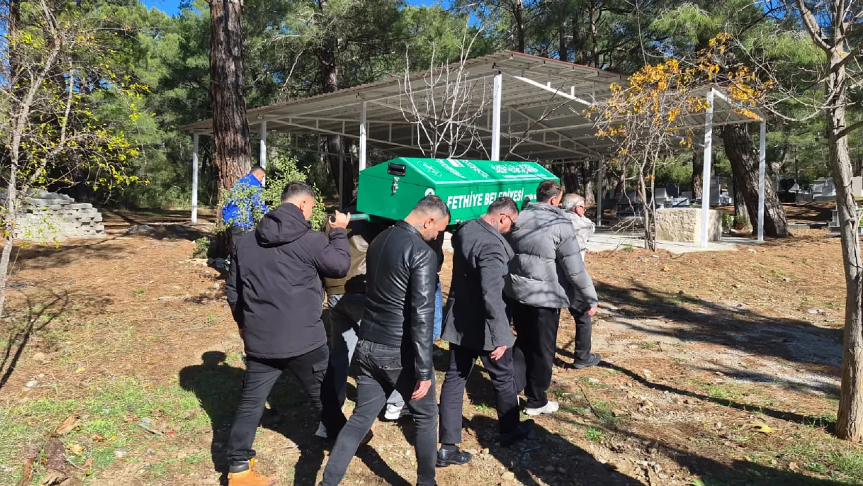 Fethiye Paspatur'un sevilen esnafı 'Dede' son yolculuğuna uğurlandı