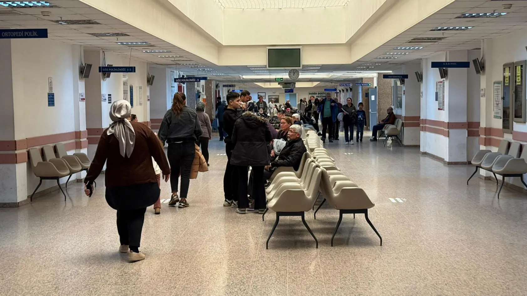 Fethiye Devlet Hastanesi'nde Hasta Yoğunluğu Dikkat Çekiyor