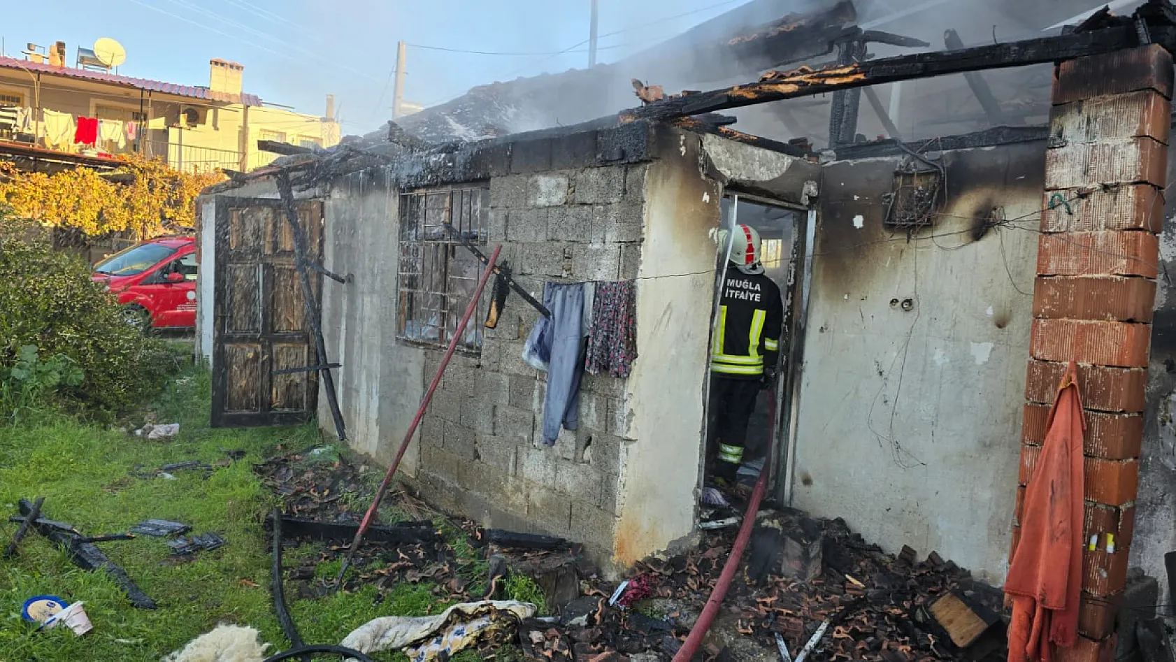 Fethiye'de tek katlı evde yangın: 92 yaşındaki kadın ağır yaralandı