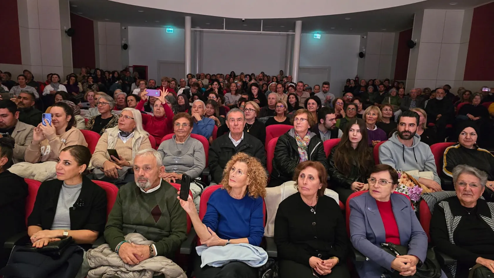 Fethiye'de Kardelen Sanat Derneği'nden Yeni Yıla Merhaba Konseri