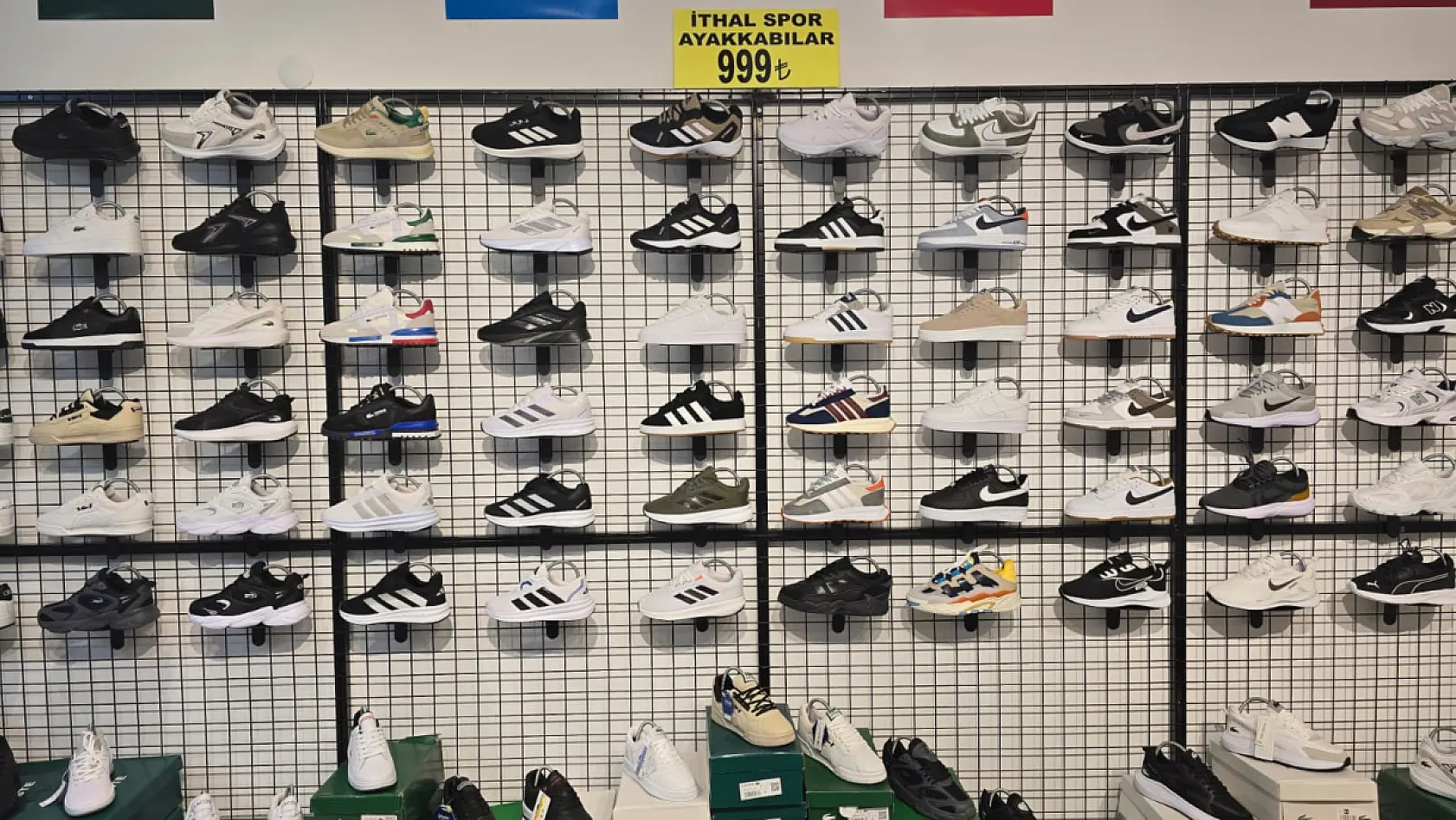 Fethiye'de gençlerin tercihi Arda Shoes'ta spor ayakkabılara yoğun ilgi