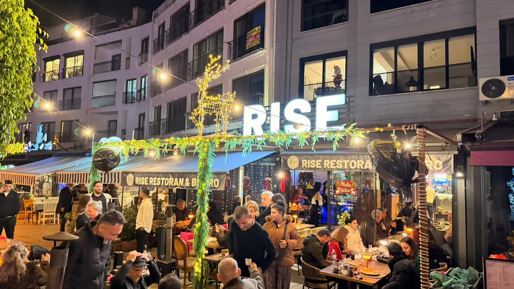 Rise Restoran'da Yılbaşı Gecesine Oryantal Hilal Damga Vurdu