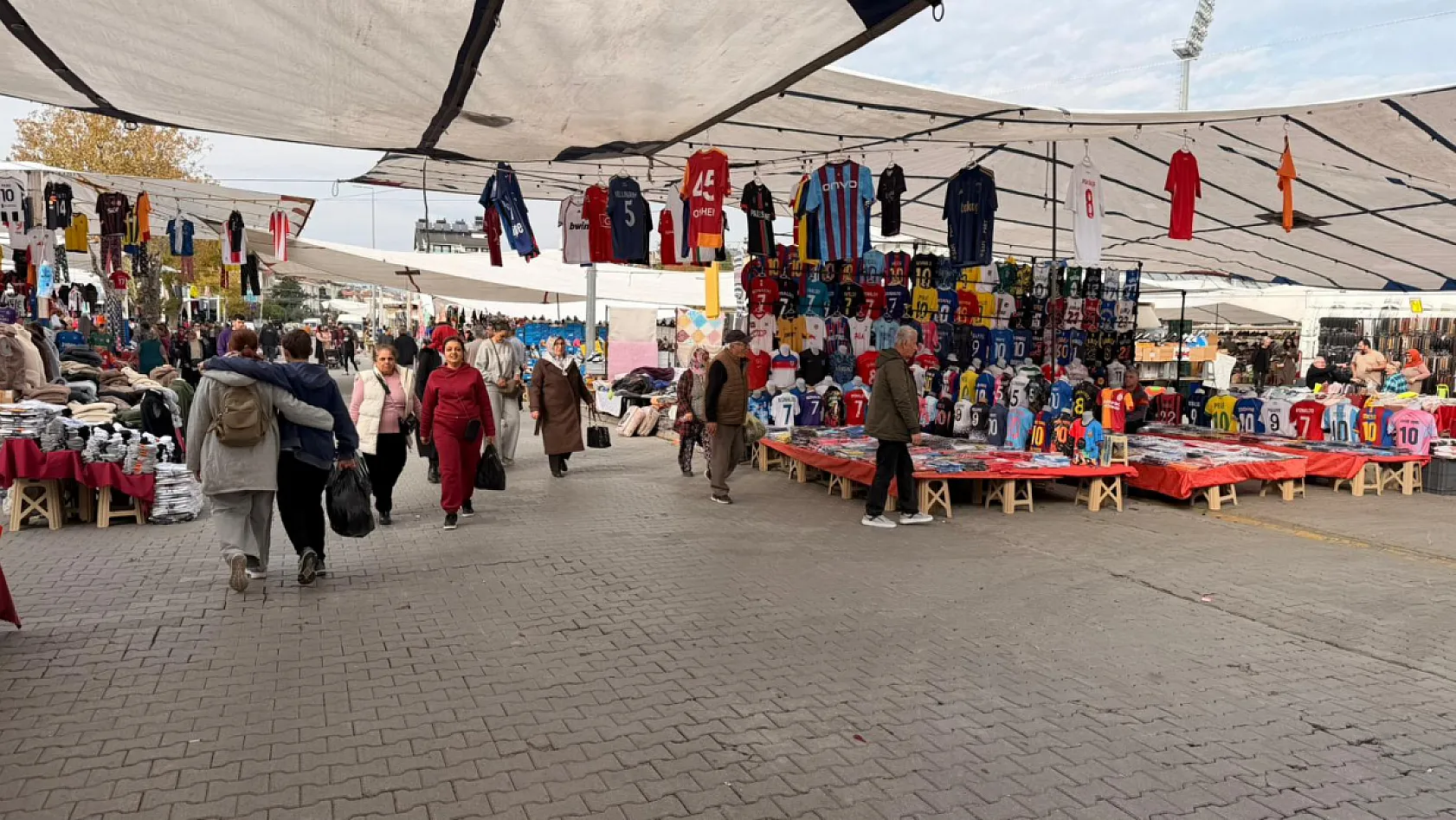 Fethiyespor-Galatasaray maçı nedeniyle Salı Pazarı 'Çarşamba' günü kurulacak