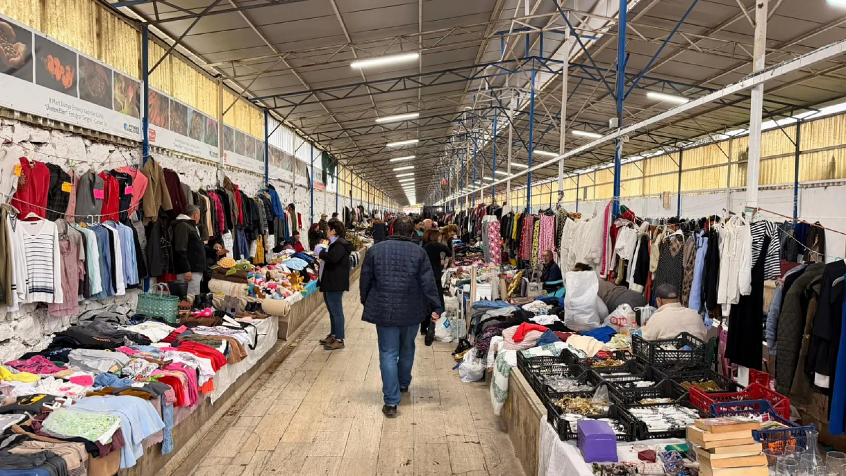 Fethiye Salı Pazarı'nda ayda bir 'İkinci El' alışverişi