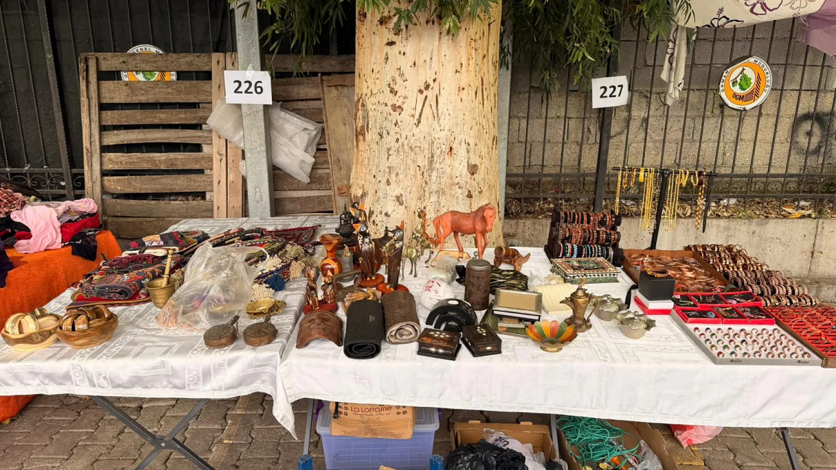 Fethiye Salı Pazarı'nda ayda bir 'İkinci El' alışverişi