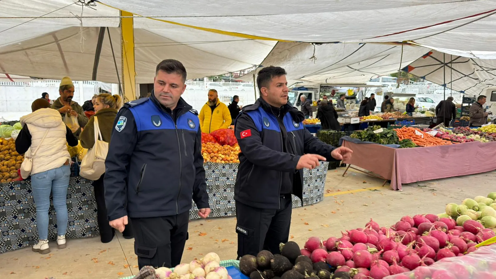 Zabıta Ekiplerinden Fethiye Perşembe Pazarı'nda Ürün ve Fiyat Denetimi