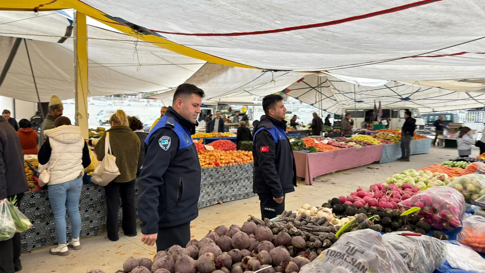 Zabıta Ekiplerinden Fethiye Perşembe Pazarı'nda Ürün ve Fiyat Denetimi