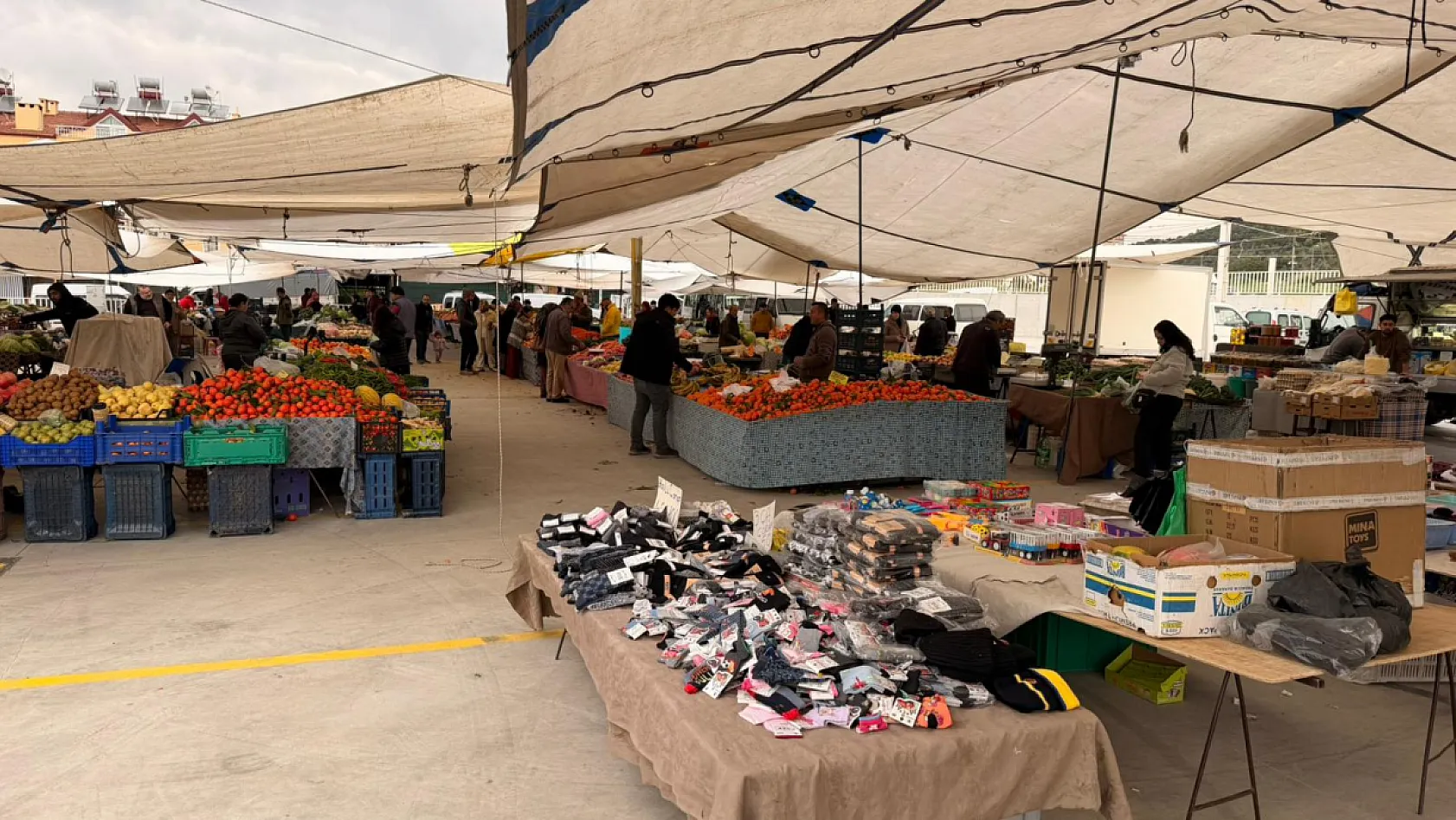 Fethiye Perşembe Pazarı Esnafı Ayfer Göktepe: 'Hava Şartları Pazarı Olumsuz Etkiliyor'
