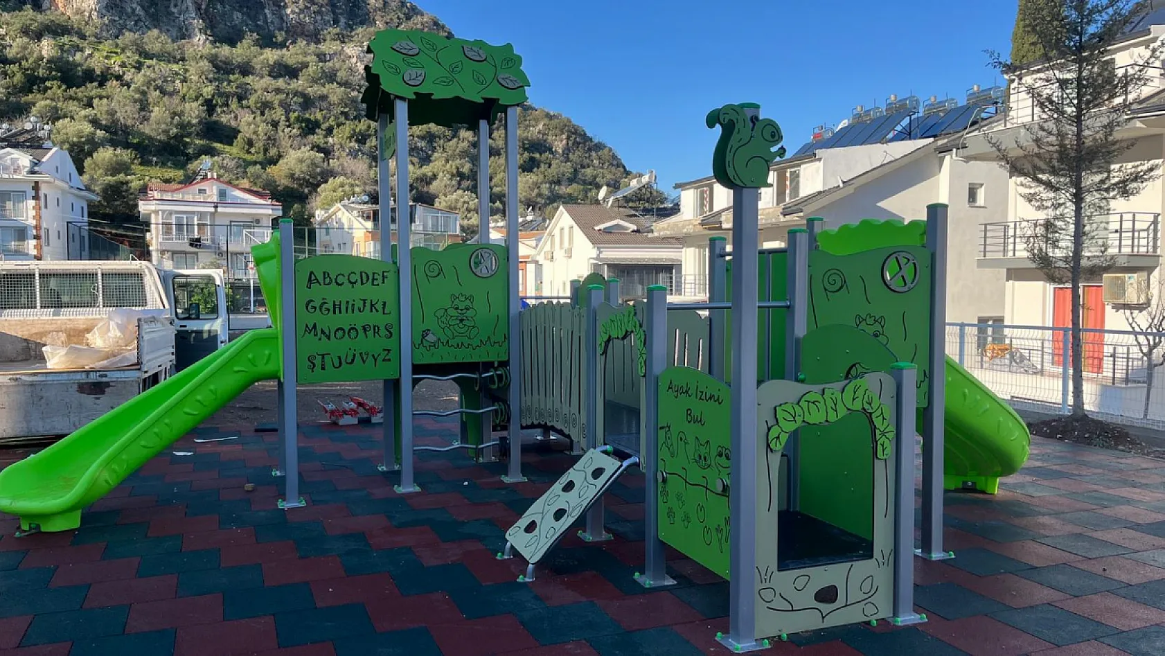 Fethiye Karapınar'da oyun parkı tamamlanıyor