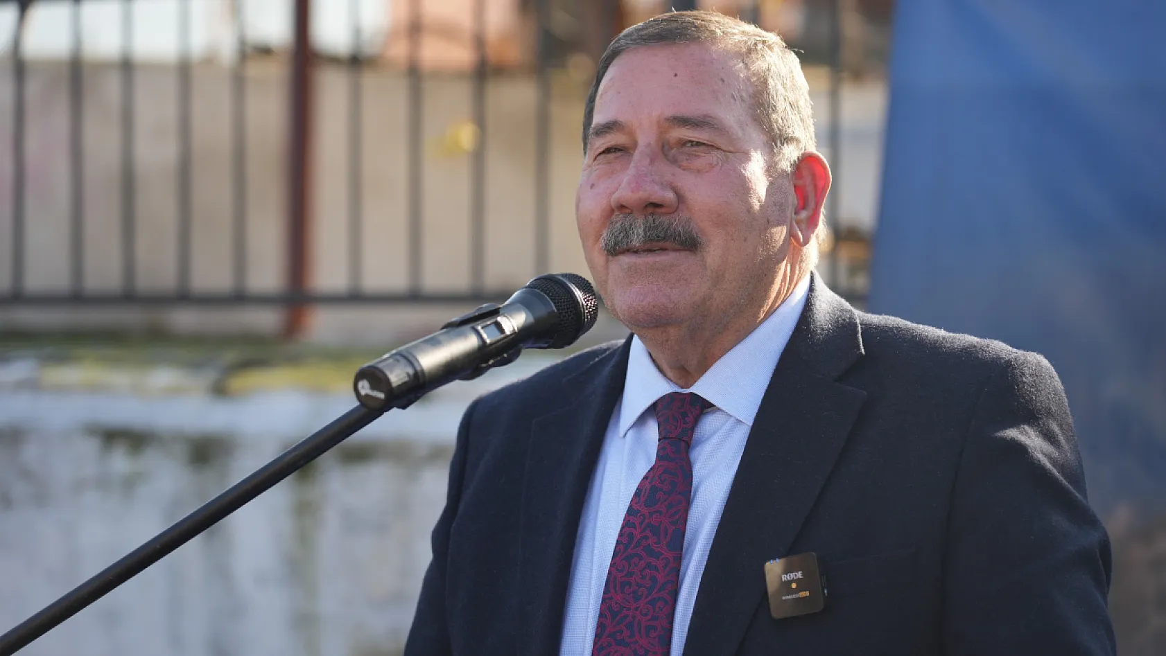 Milas Belediyesi'nden üreticiye yem ve saman desteği