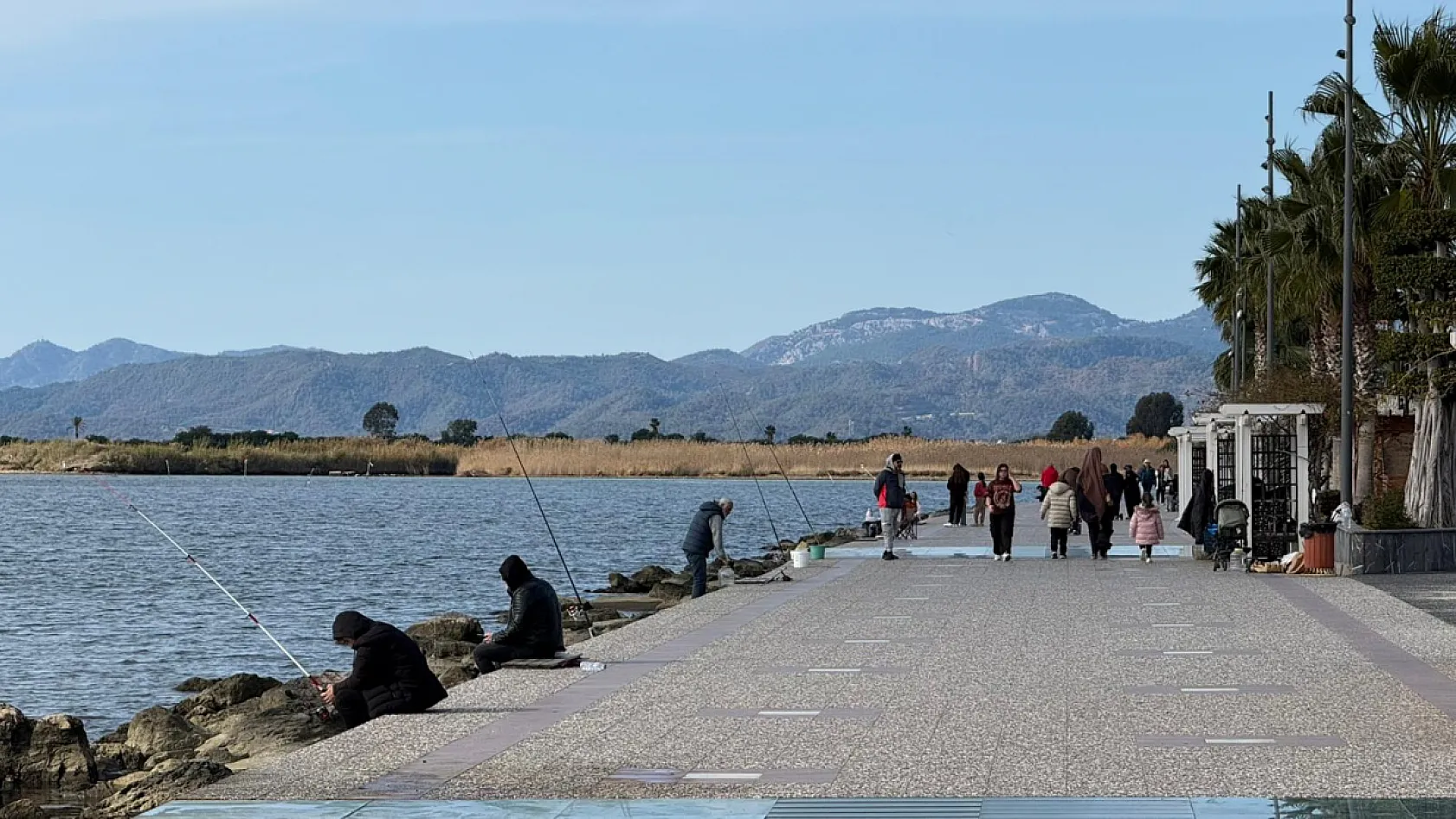 Fethiye'de güzel hava Kordon Boyu'nu hareketlendirdi