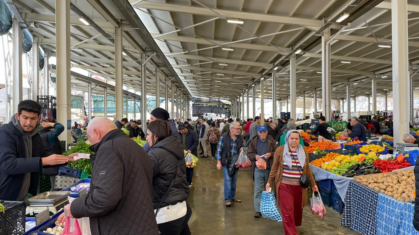 Fethiye Patlangıç Pazarı'nda gündem yine fiyatlar oldu