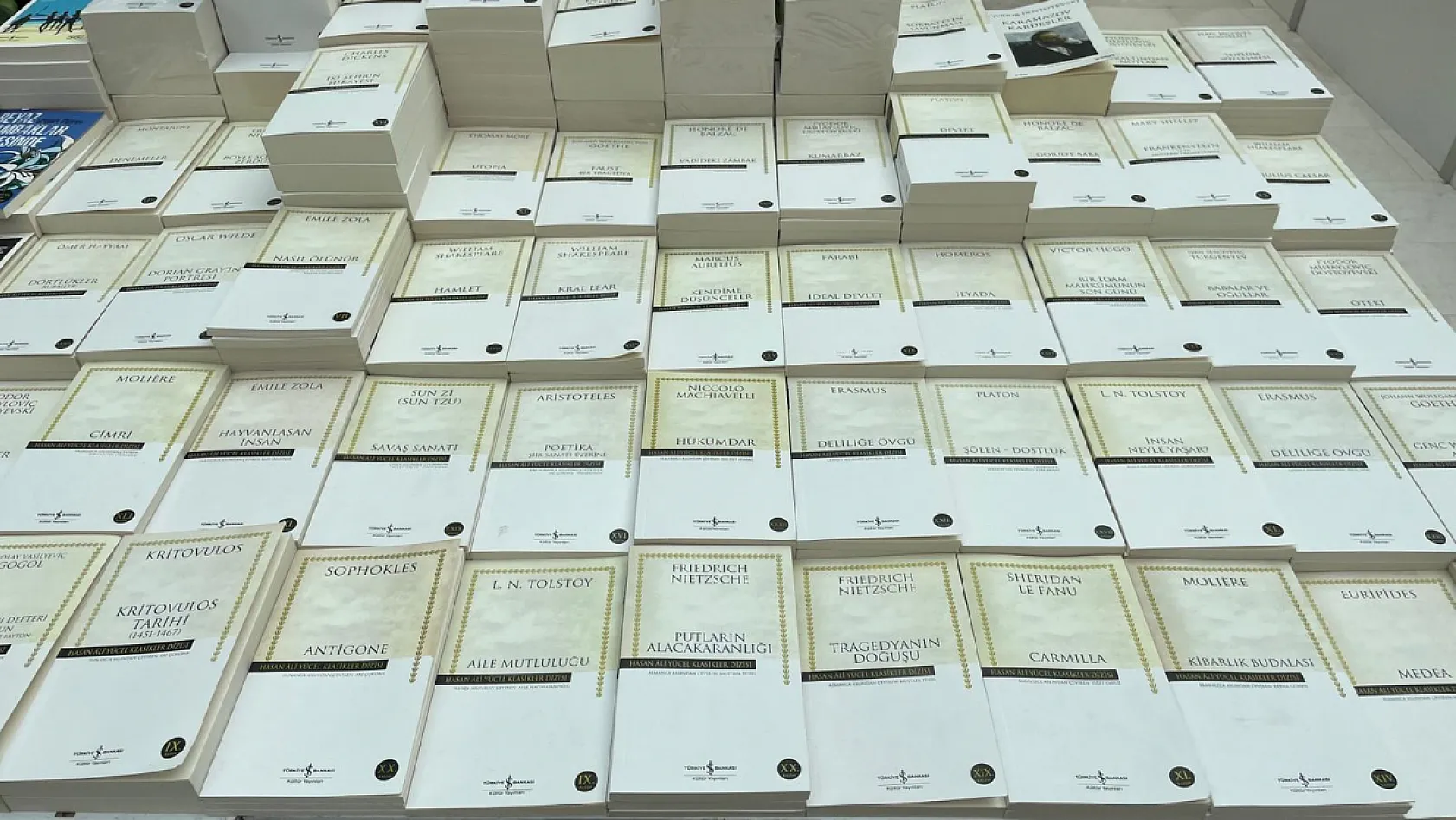 Fethiye AVM'de 4. Kitap Fuarı okurlarla buluştu