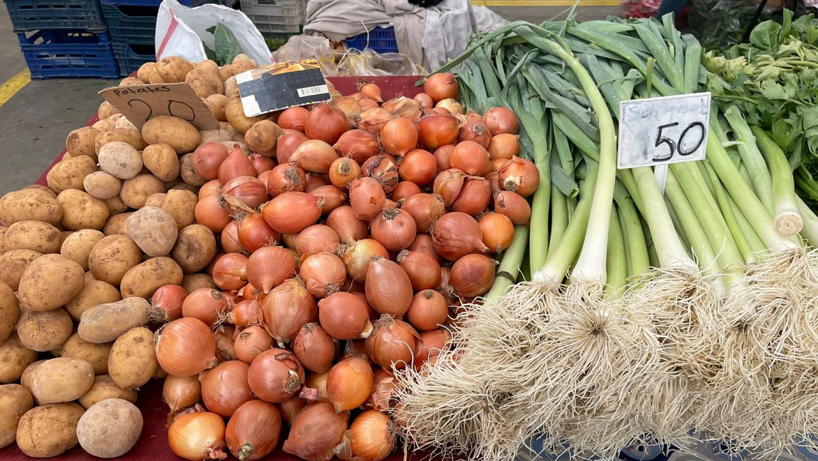 Fethiye Taşyaka Perşembe Pazarı'nda sebze fiyatları el yakıyor