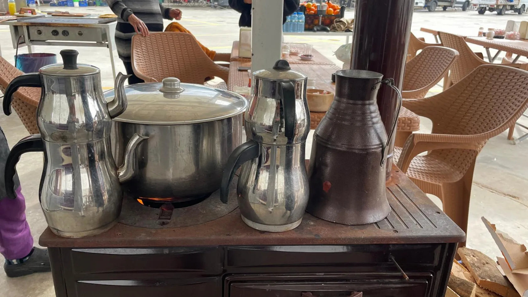 El açması börekten doğal meyve suyuna: Fethiye'de pazara lezzet katan tezgah