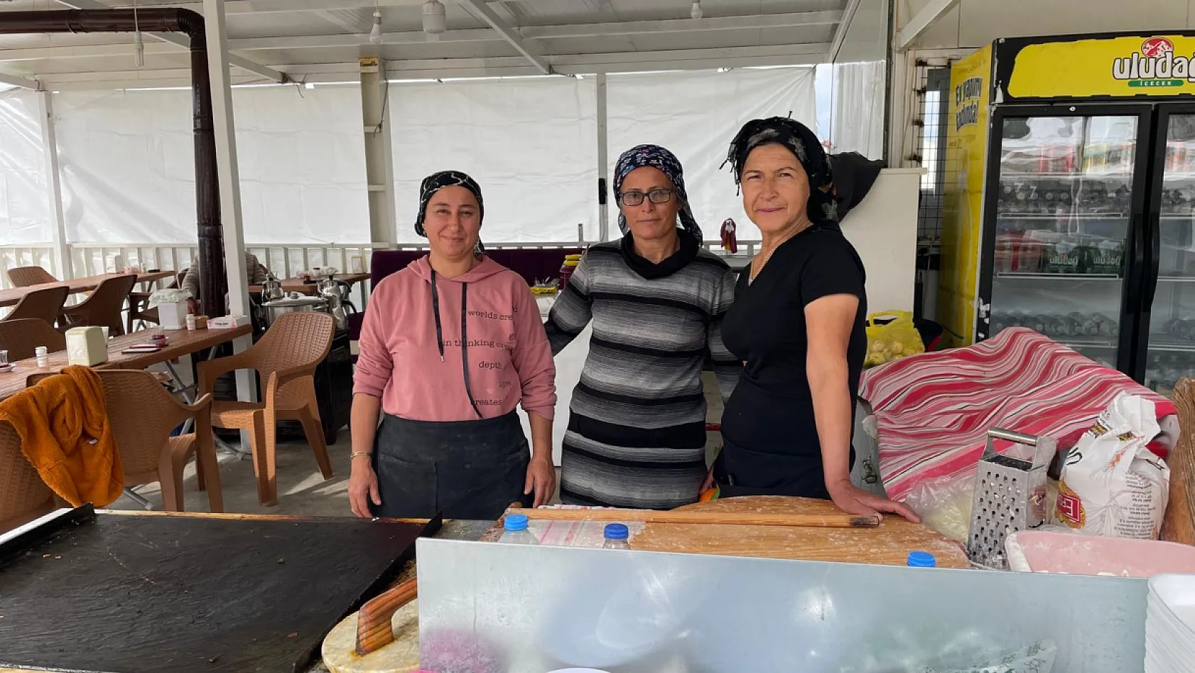 El açması börekten doğal meyve suyuna: Fethiye'de pazara lezzet katan tezgah