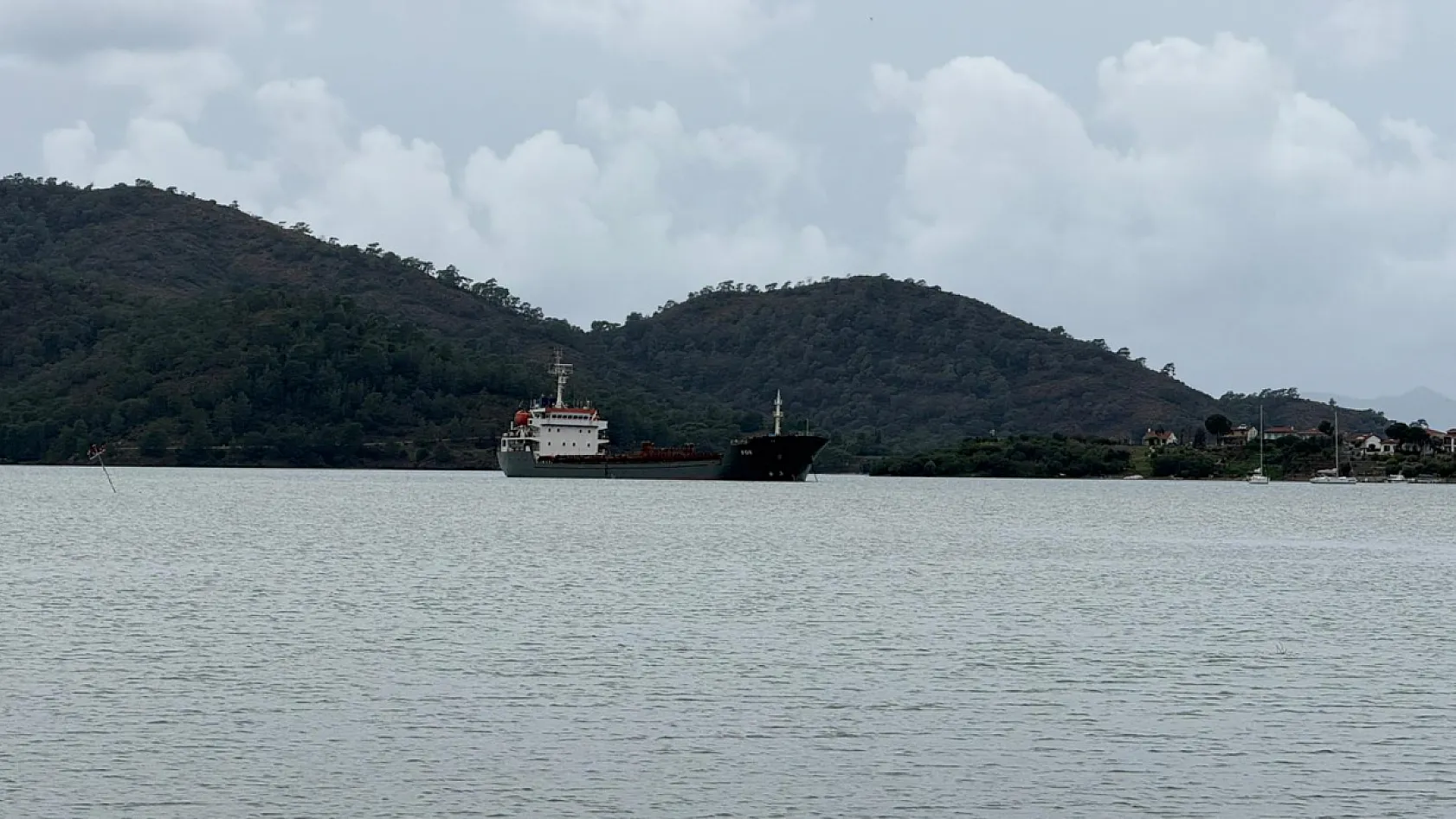 Barbados bayraklı yük gemisi 'Fox' Fethiye Körfezi'ne demirledi