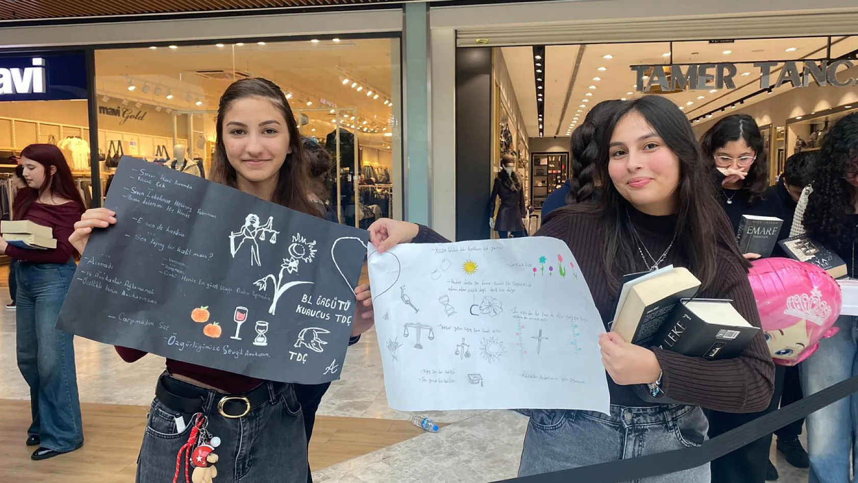 Fethiye'de Aslı Arslan sevgisi: İmza günü uzun kuyruklara sahne oldu