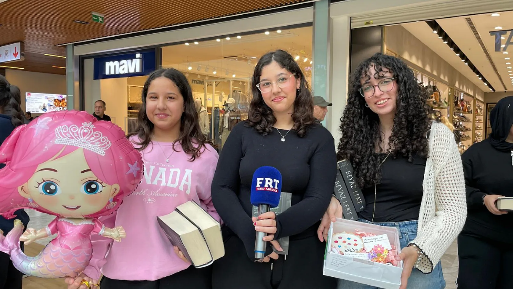 Fethiye'de Aslı Arslan sevgisi: İmza günü uzun kuyruklara sahne oldu