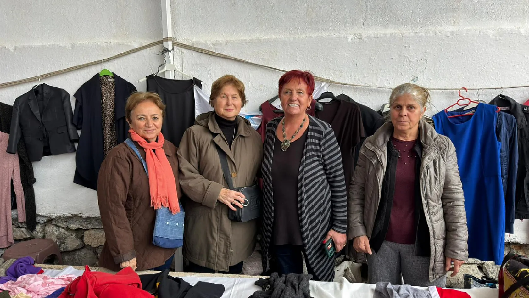 Fethiye'de yardımlaşma ruhu: FETAV stantıyla öğrencilere burs sağlıyor